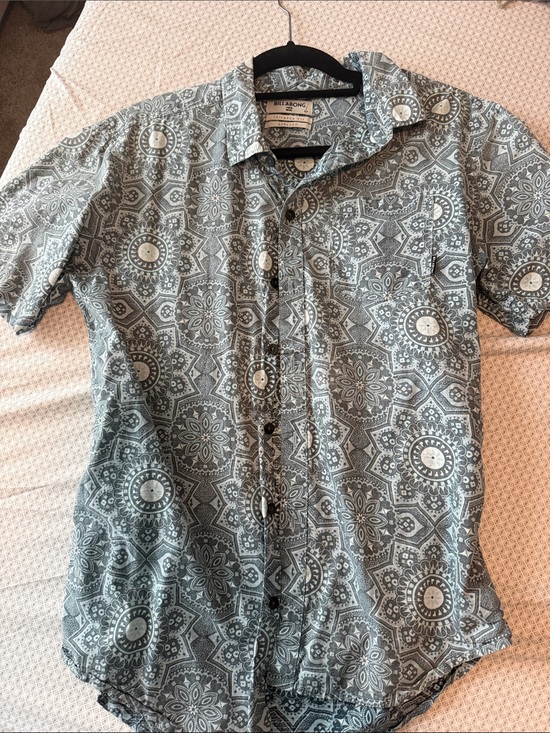 Billabong Other - Billabong Gray-Blue Geometric Short-Sleeve Button-Up Shirt